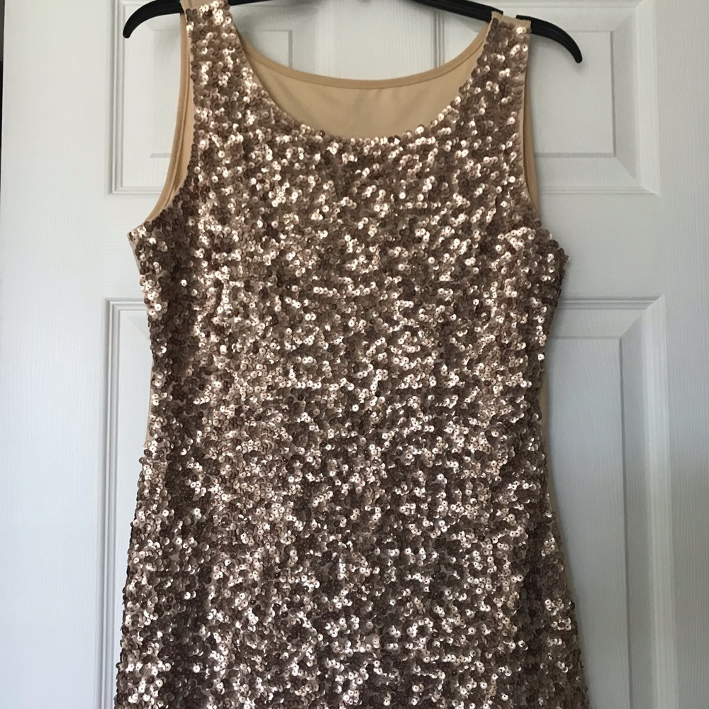 Gold tank with sequins